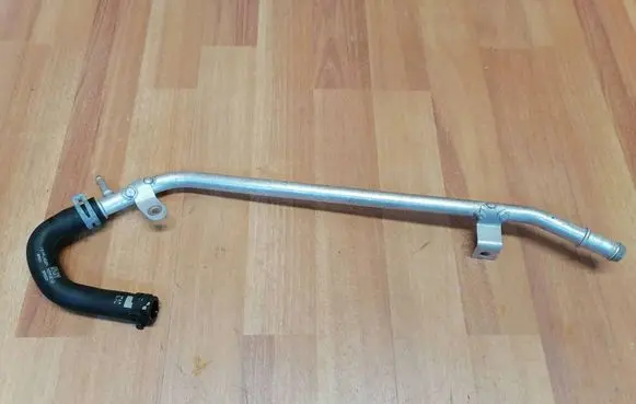 Engine coolant pipe/hose