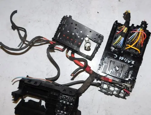 Opel Zafira C Fuse module 13449212