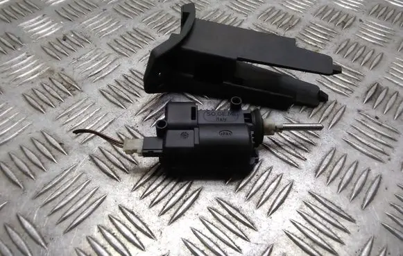Fuel tank cap lock motor