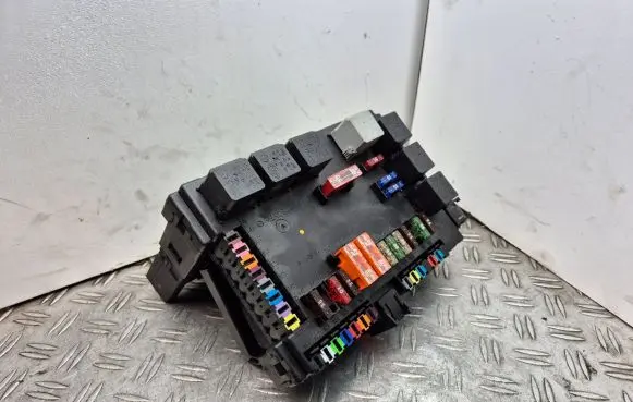 Mercedes-Benz S W221 Fuse module A2219003602 A2219006902