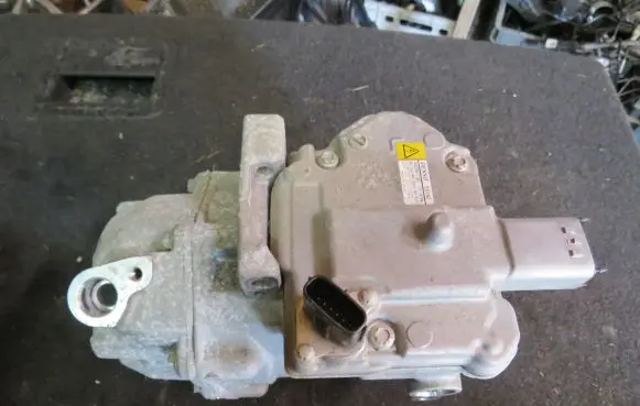 Toyota Yaris Air conditioning (A/C) compressor (pump) 0422001350