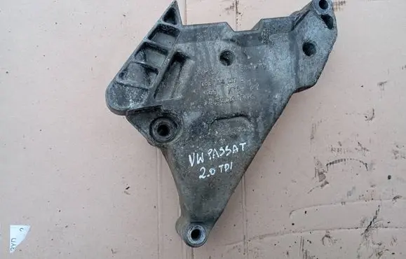 Volkswagen PASSAT B6 Engine mounting bracket 03G199207E