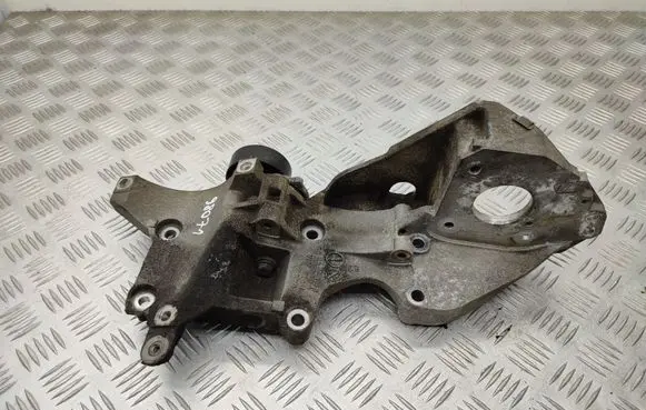 Volkswagen PASSAT B6 Generator/alternator bracket 03L903143D
