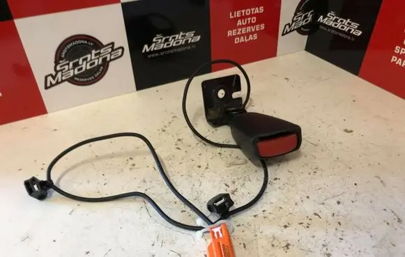 Volvo C30 Rear seatbelt buckle 8686940