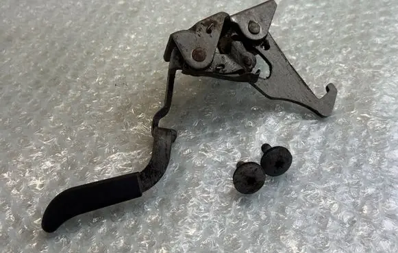 BMW 3 E46 Engine bonnet (hood) release handle 