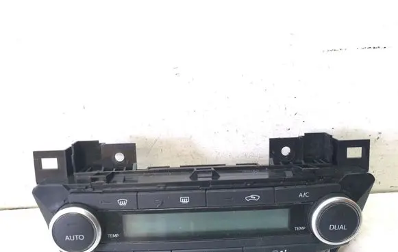 Toyota Avensis T270 Air conditioner control unit module 5590005620