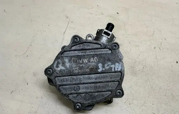 Audi Q7 4L Vacuum pump 06E145100R