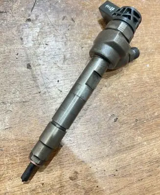 BMW 3 E90 E91 Fuel injector 7810702 0445110382