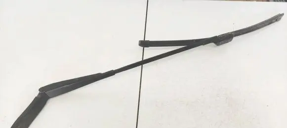 Volvo XC70 Front wiper blade arm