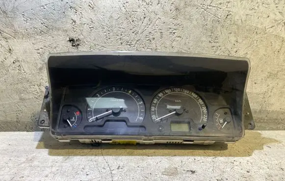 Land Rover Discovery Speedometer (instrument cluster) YAC001480 V2293444560R