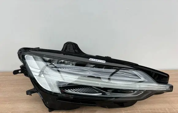 Volvo V60 Headlight/headlamp 32338022