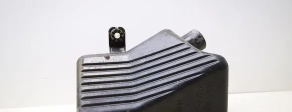 Suzuki Grand Vitara II Intake resonator 66JR01