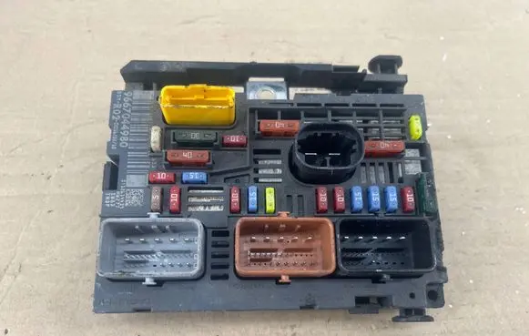 Citroen C4 I Picasso Fuse module 9667044980
