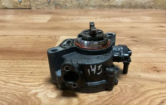 Peugeot Partner Vacuum pump 9804021880