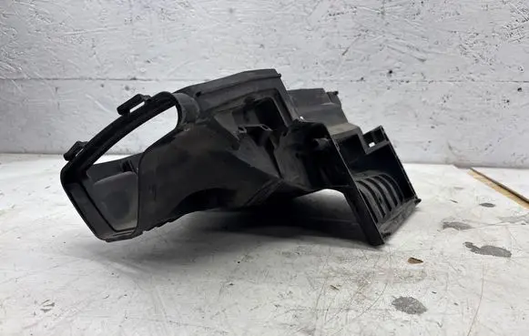 Mercedes-Benz C W204 Air filter box A2710900901