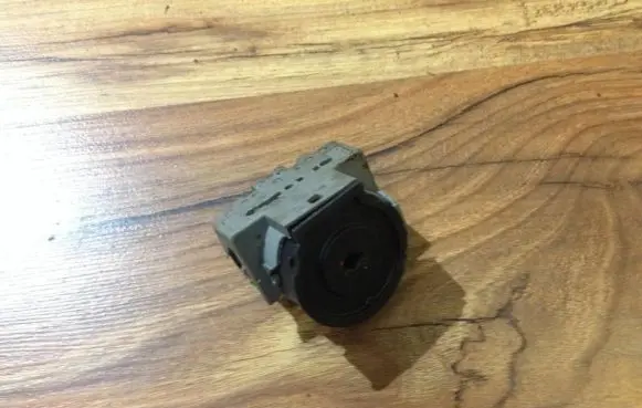 Ford Mondeo Mk III Ignition lock contact 98ab11572be