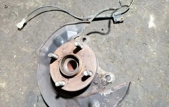 Toyota Corolla E120 E130 Front wheel hub