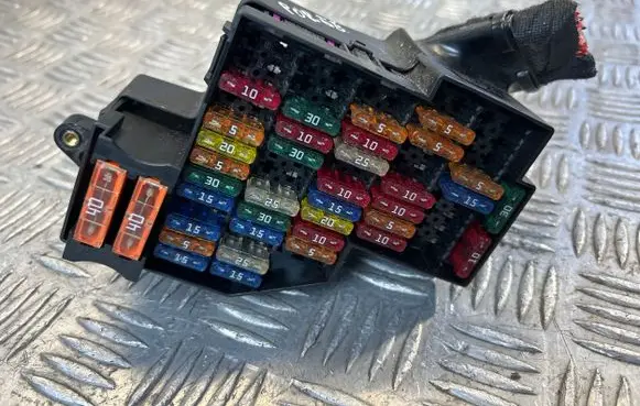 Porsche Cayenne (9PA) Fuse module 7L0941828A