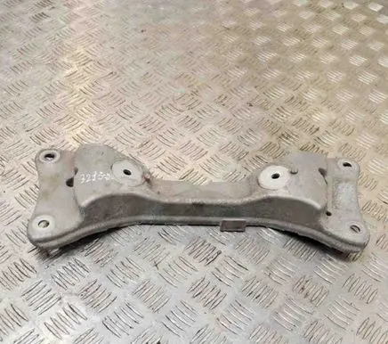 BMW 2 F22 F23 Gearbox mounting bracket 6860777