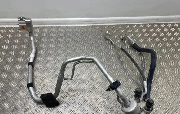 Volvo XC60 Air conditioning (A/C) pipe/hose 32260834 31497390