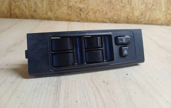 Toyota Corolla Verso AR10 Electric window control switch 848200F030 37073C146A05