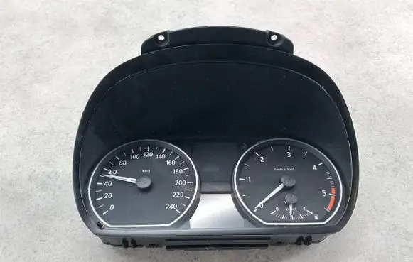 BMW 1 E81 E87 Speedometer (instrument cluster) 