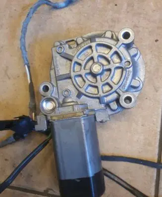 Audi A6 S6 C4 4A Front door window regulator motor 0531826101