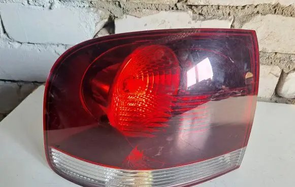 Volkswagen Touareg I Rear/tail lights 28259002