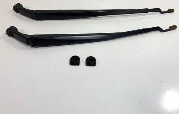 Toyota Camry VIII XV70 Front wiper blade arm