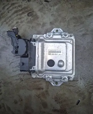 Opel Agila B Engine control unit/module 3392085L61 0261S07945