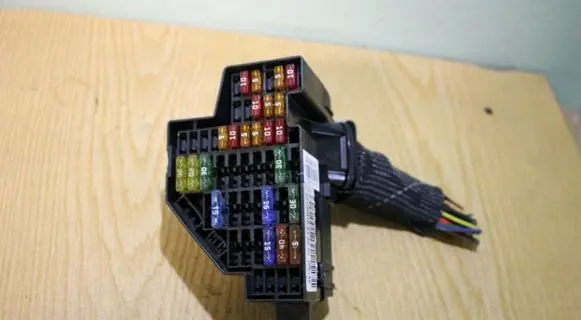 Volkswagen PASSAT B6 Fuse module 3C2941824