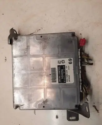 Toyota Avensis T250 Engine control unit/module 8966105690 758006325 MB1758006325