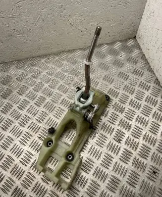 Toyota Avensis T220 Gear shifter/selector