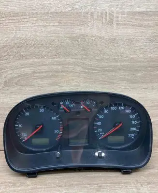 Volkswagen Golf IV Speedometer (instrument cluster) 1J0920802F 110008957