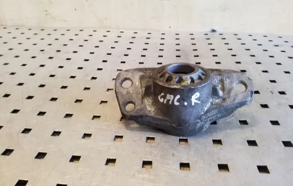 Skoda Octavia Mk2 (1Z) Front shock absorber mounting bracket 3C0513353C