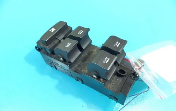 Hyundai i40 Electric window control switch 93570-3Z000 IMPRK1227667