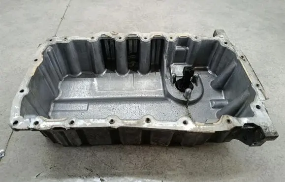 Volkswagen PASSAT B7 Oil sump 