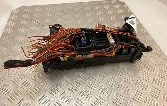 Mercedes-Benz GLA W156 Fuse module A2465400140