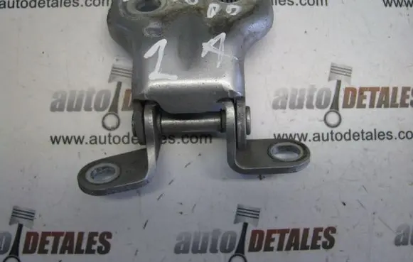 Toyota Avensis T250 Front door lower hinge 