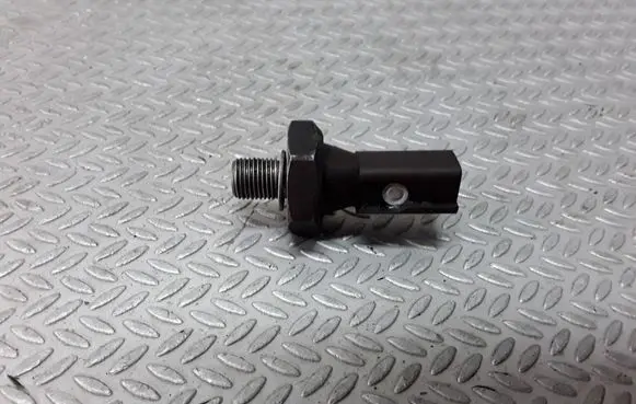Volkswagen Golf V Oil pressure sensor 038919081D