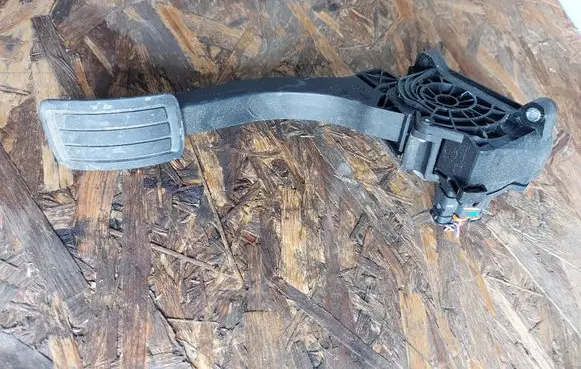 Peugeot 3008 II Accelerator throttle pedal 9836042080