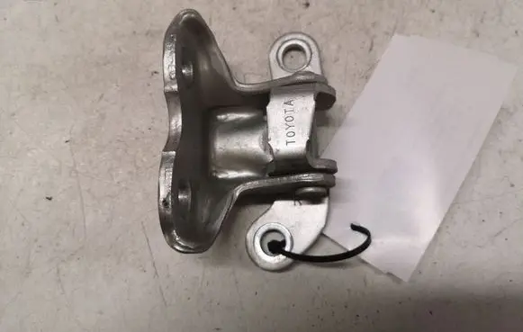 Toyota Avensis T250 Rear door upper hinge