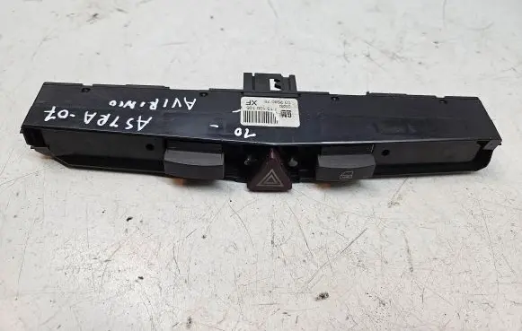 Opel Astra H Hazard light switch 13100105