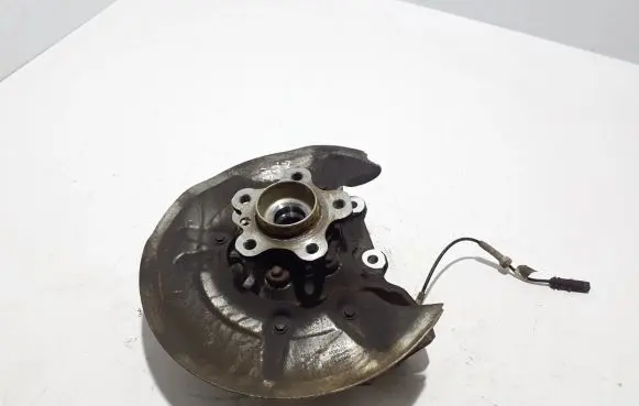BMW 5 G30 G31 Rear wheel hub 6861137