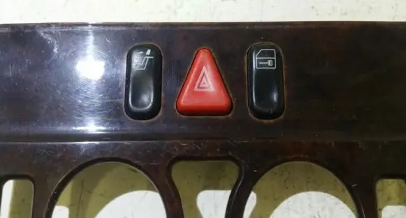 Mercedes-Benz E W210 Hazard light switch