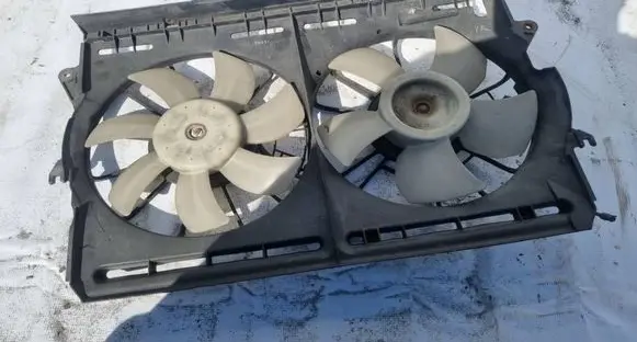 Toyota Avensis T250 Radiator cooling fan shroud 