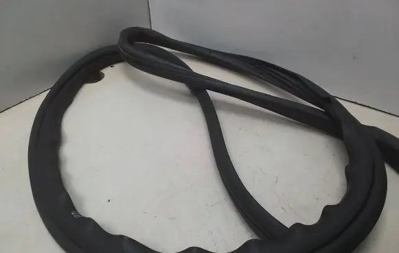 Honda Civic Rubber seal front door window/glass 