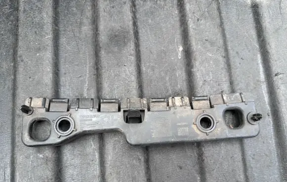 Volvo S90, V90 Fender mounting bracket 31386128