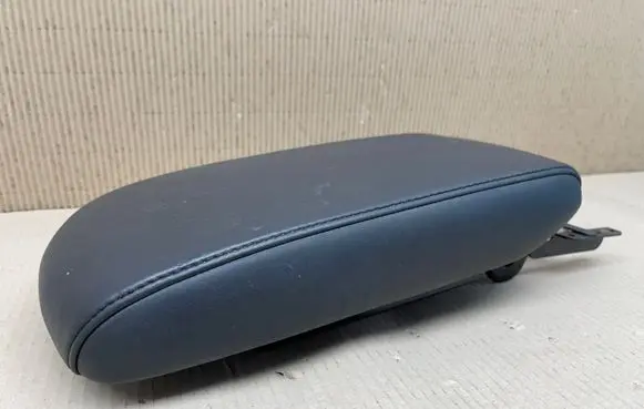 Toyota RAV 4 (XA40) Armrest 5881342030