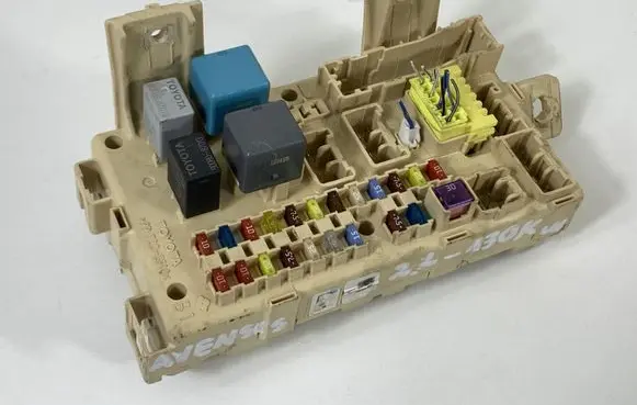 Toyota Avensis T250 Fuse box set 8264105040